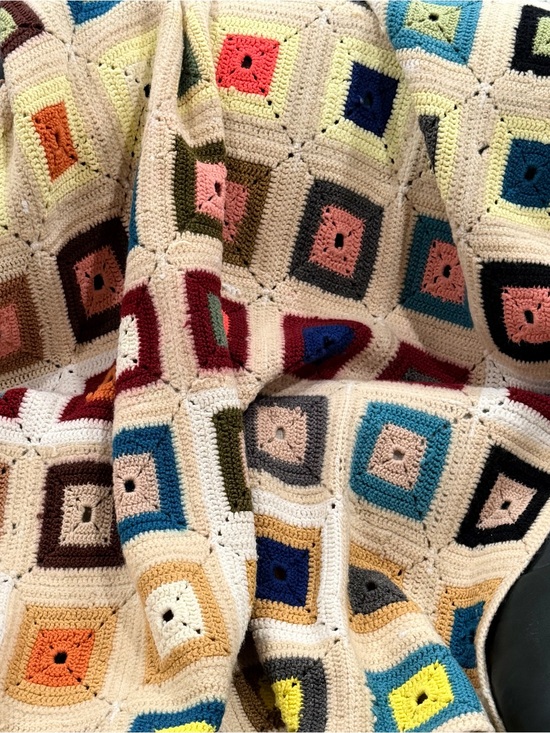 VINTAGE HANDMADE Other - VINTAGE HANDMADE CROCHET GRANNY SQUARE AFGHAN THROW CABIN COTTAGECORE